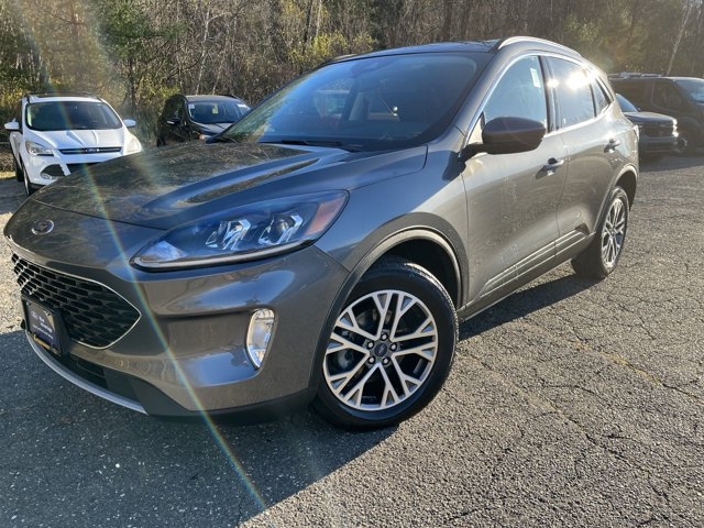 2021 Ford Escape SEL - AWD...ONLY 14,000 MILES AND A MOONROOF TOO!!!